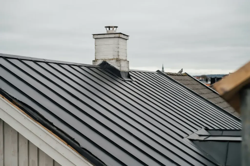 takrenovering med nytt underlagstak p radhus i klosterg rden